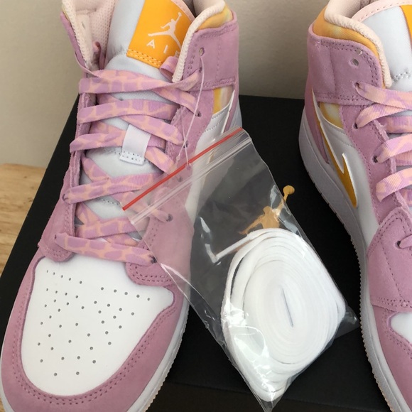 💖💛NIKE AIR JORDAN 1 MID SE GS SNEAKERS💛💖 - Picture 9 of 11